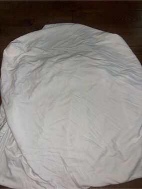 Goumi White Standard Crib Sheet